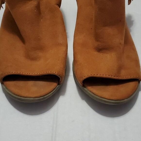 Charming Charlie Honey Tan Boho Trendy Fringed Open Toe Booties Shoeties - Picture 3 of 13